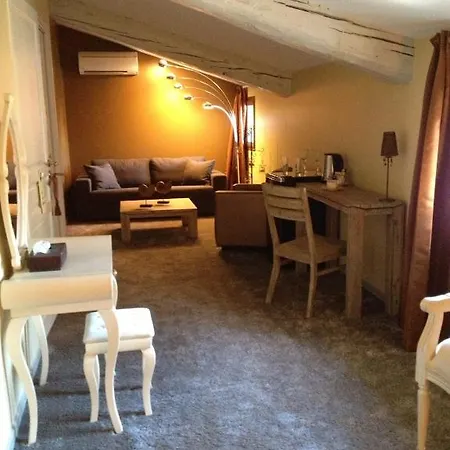 Au Lavoir Коломбье