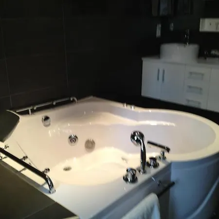 Bed & Breakfast Au Lavoir Colombiers (Herault)
